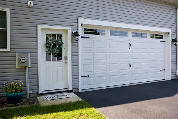 24/7 Emergency Garage Door Panel Replacement experts in Galesville, WI